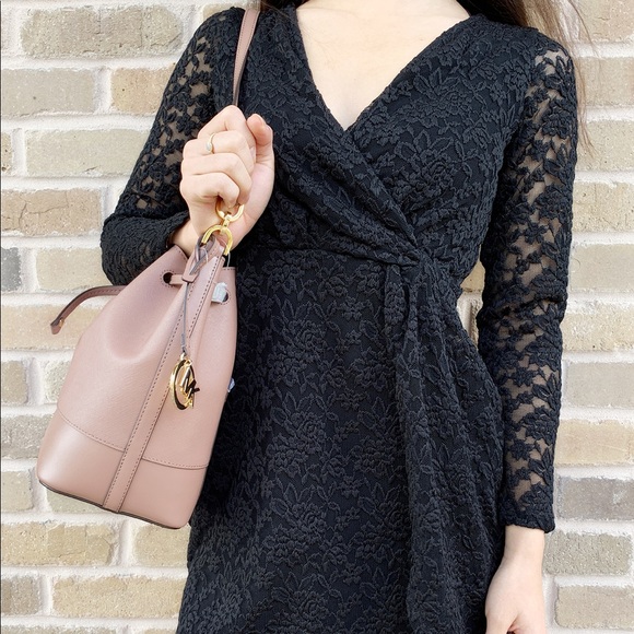 Gaby’sBags👜💕-NWT Michael Kors Bucket Bag - Picture 3 of 5